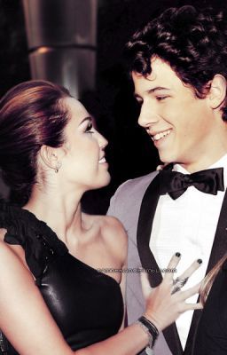 A Niley Love Story (A hannah montana story)