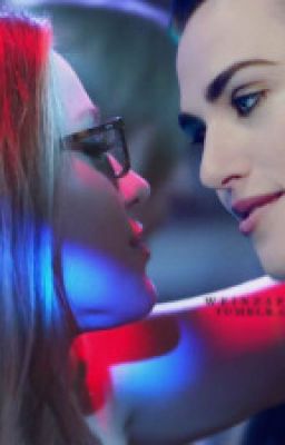 Confused Love -  Reader/Kara Danvers/Lena Luthor Story(FxFxF)