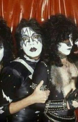 ☆KISS X Reader☆ 60s-90s